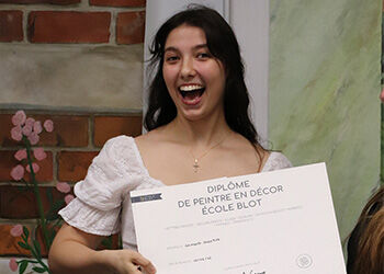 Valentine, alumni peintre en décor